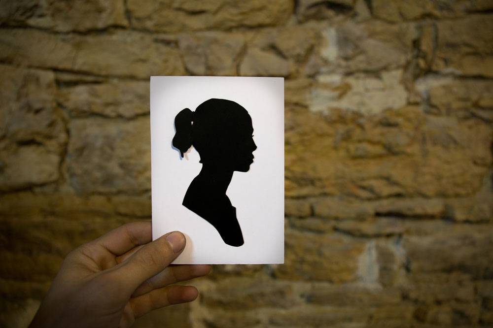 silhouette1 Silhouette de jeune femme.
