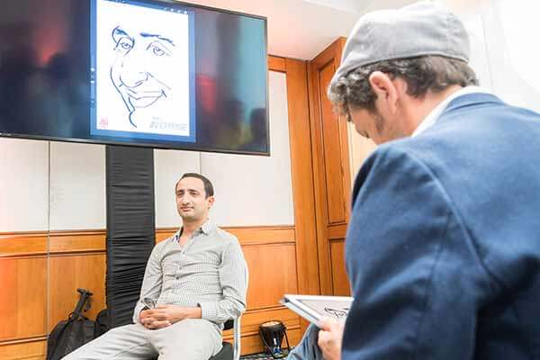 caricaturiste digital, avec retransmission sur écran